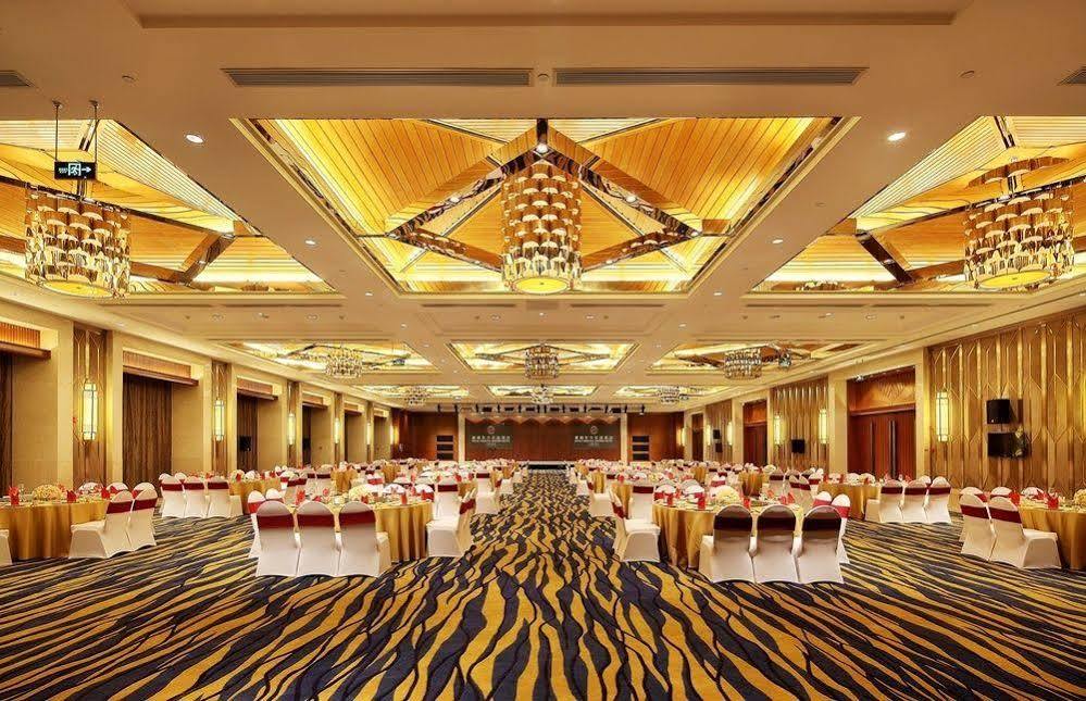 Royal Oriental Garden Hotel Nanchong Exterior foto